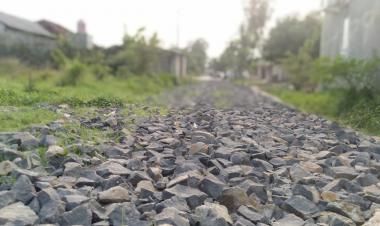 Warga mengeluh proyek  Jalan Raden Fatah Bandar Jaya tak kunjung rampung