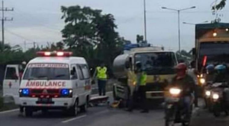 Kecelakaan Antara Truck Tangki vs Sepeda Motor di Jatim, Satu Orang Meninggal.