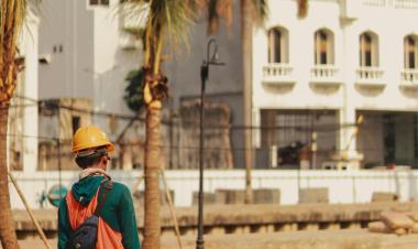 Dampak Omnibus Law Cipta Kerja Terhadap Kesejahteraan Buruh: Wawancara Eksklusif dengan Aktivis Buruh Nining Elitos